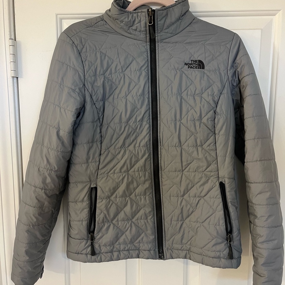 The North Face Gray Puffer Jacket Lightweight Insulated Design